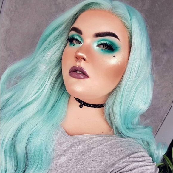 - 💫22” GREEN BLUE BODY WAVY LACE FRONT WIG💫 *NEW*